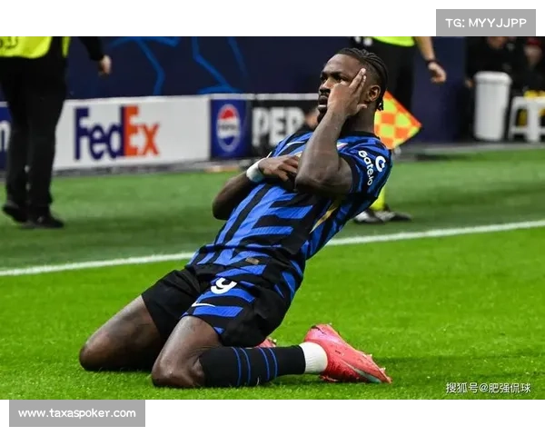 齐沃场边指挥，国米球员执行战术纪律